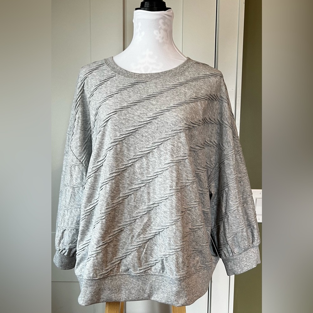Vera Wang NWT Grey Top. Cute! Size XXL